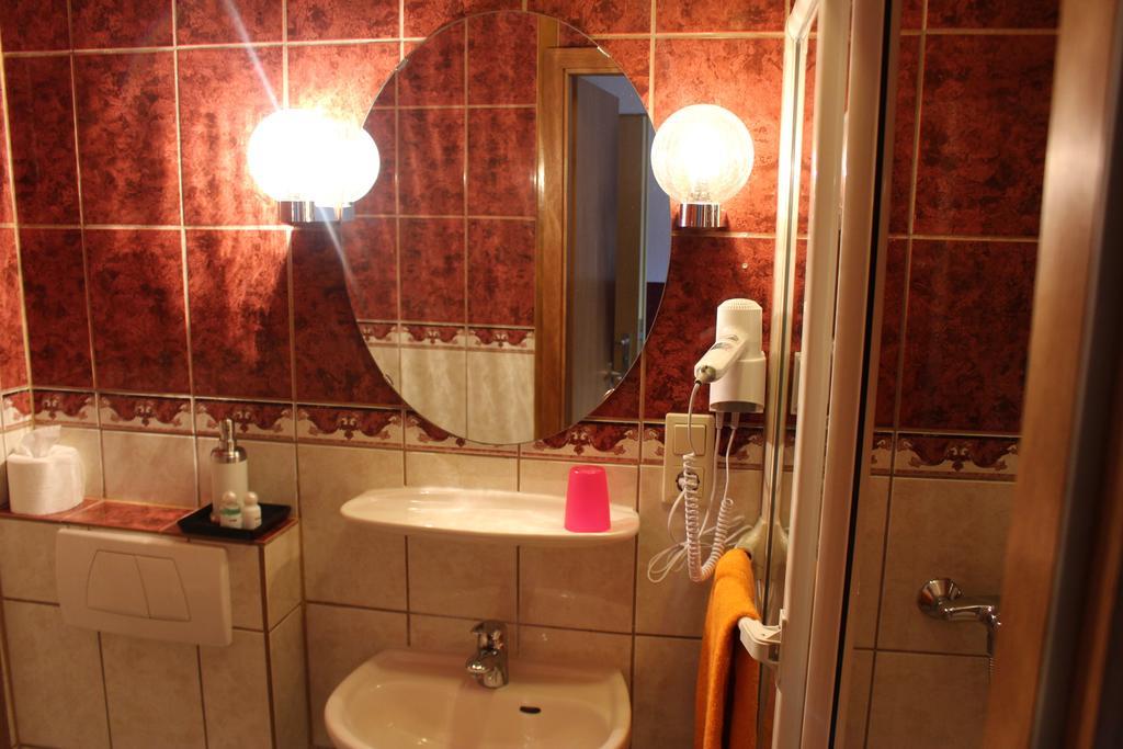 Gasthof Zur Post Zwiefalten Bagian luar foto